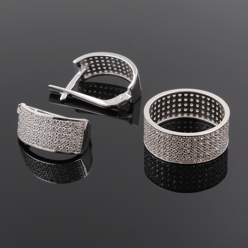 Серебряное кольцо с фианитами (Ag 925)