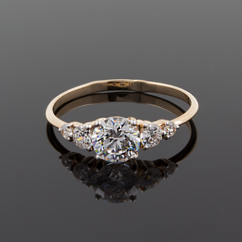 Золотое кольцо с фианитами (Au 585)