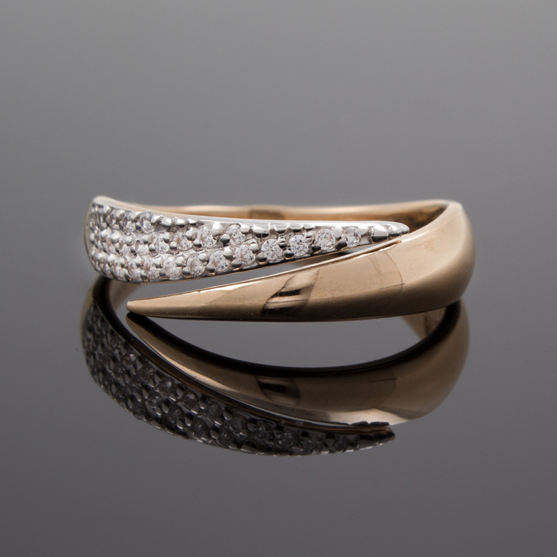 Золотое кольцо с фианитами 017046 (Au 585)