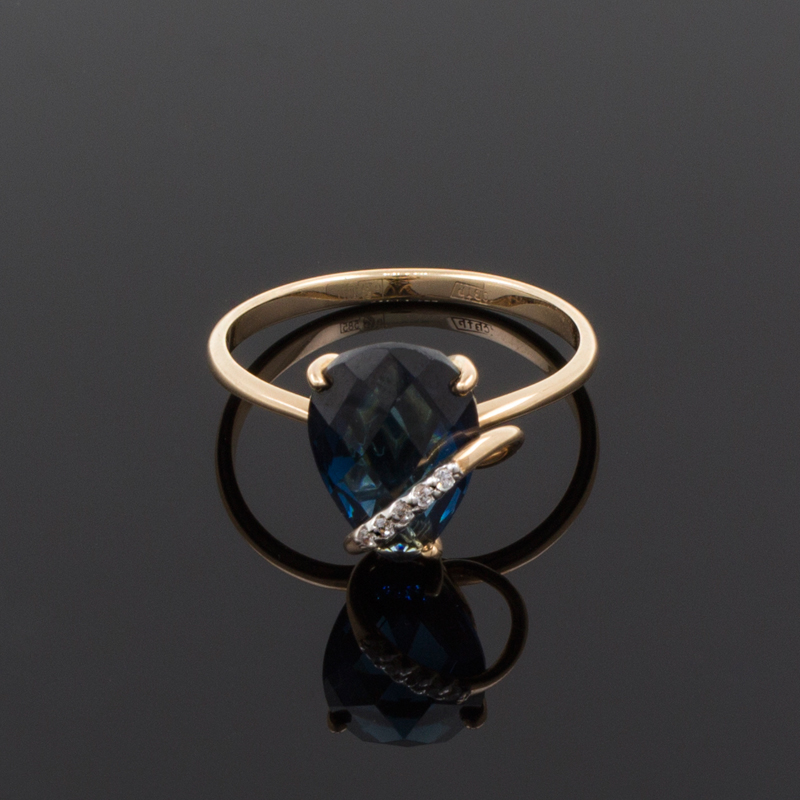 Золотое кольцо с Лондон топазом гт и фианитами (Au 585)