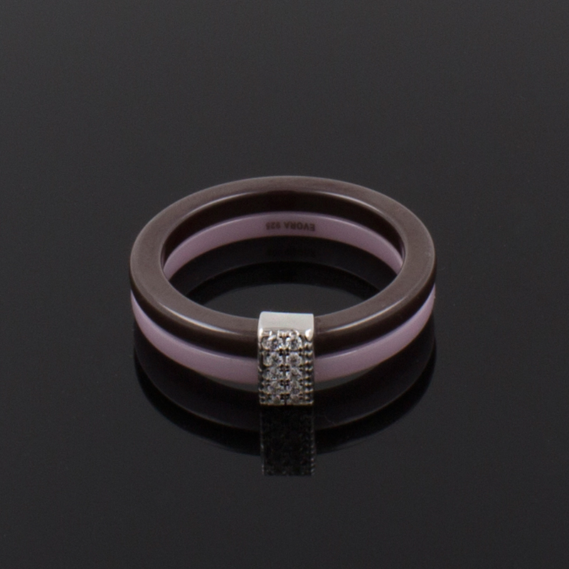 Кольцо из керамики с серебряной накладкой и кубическими циркониями (Ag 925)